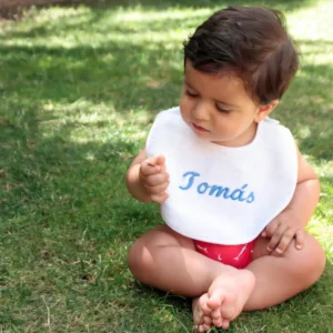 babero bordado nombre