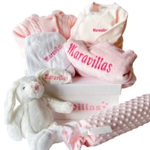 cesta recién nacido con nombre bordado
