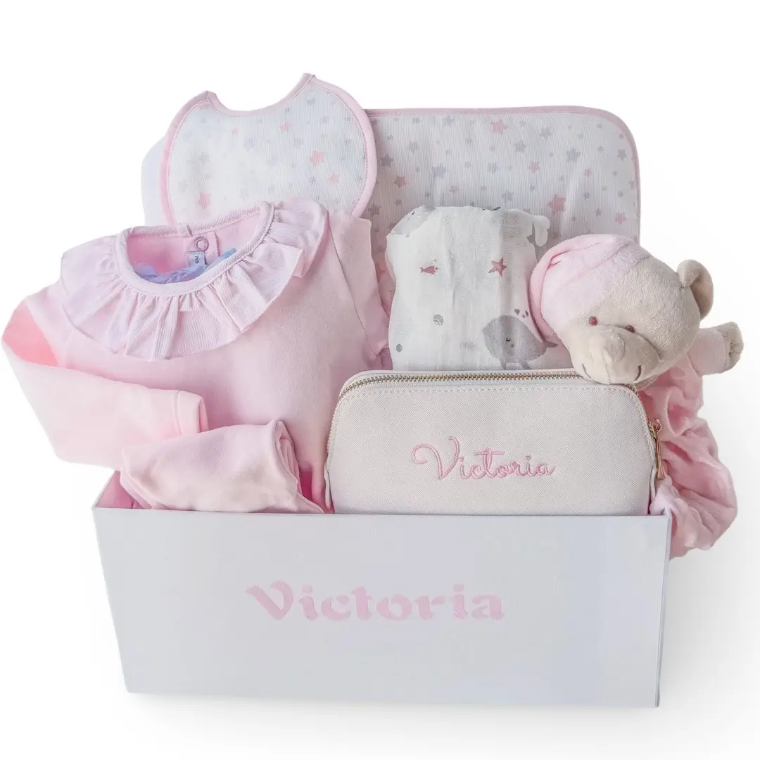 Canastilla bebé personalizada en color rosa con el nombre de Valeria