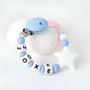 Chupetero de silicona azul personalizado con el nombre de xose