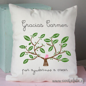 cojin arbol para profes con el nombre de los alumnos