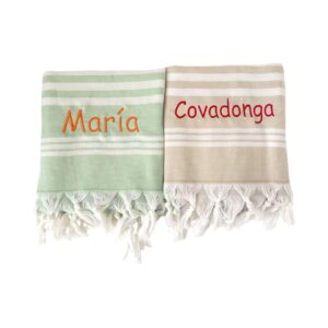 toalla pareo con nombre bordado