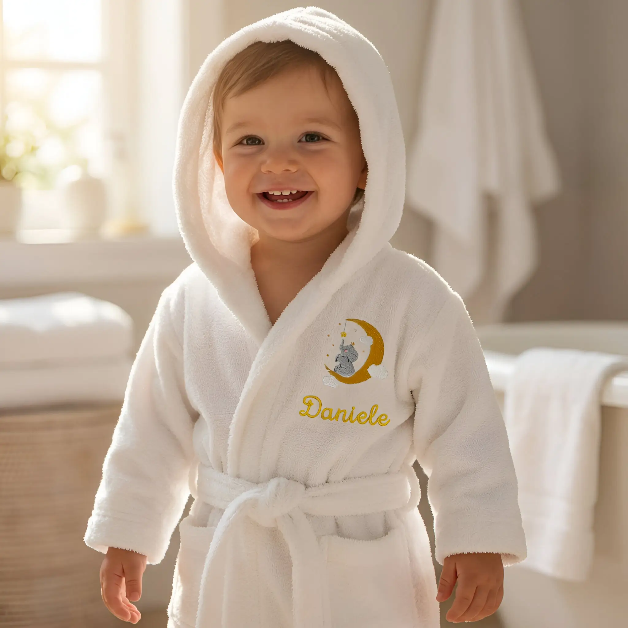 albornoz para niño personalizado con nombre bordado y elefante en la luna