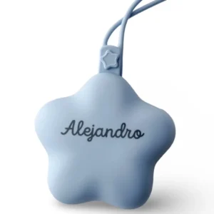 portachupetes de silicona con forma de estrella y el nombre del bebé grabado a láser
