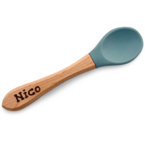 cuchara personalizada azul de silicona con mango de bambú