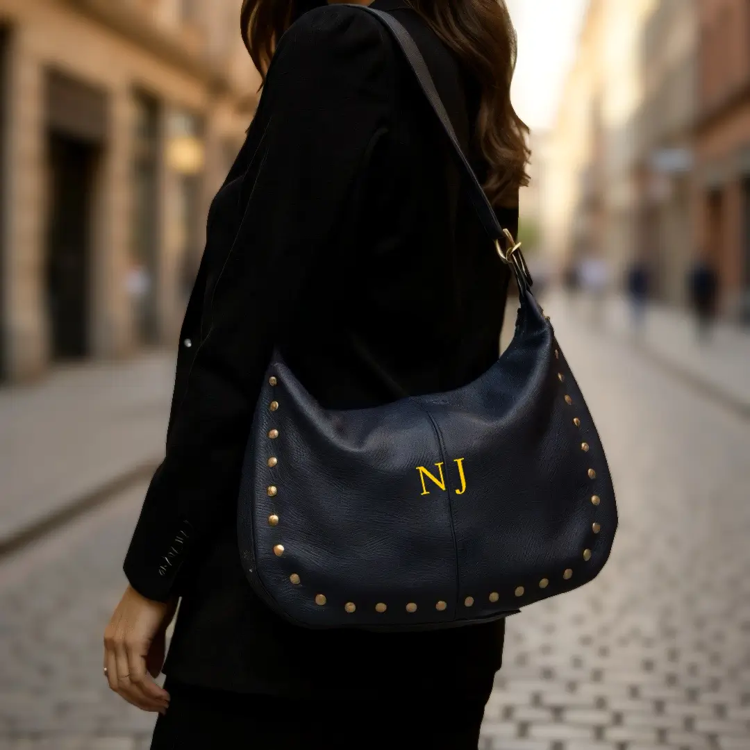 Bolso bandolera con tachuelas personalizado