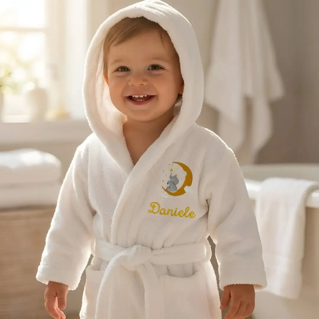 albornoz para niño personalizado con nombre bordado y elefante en la luna