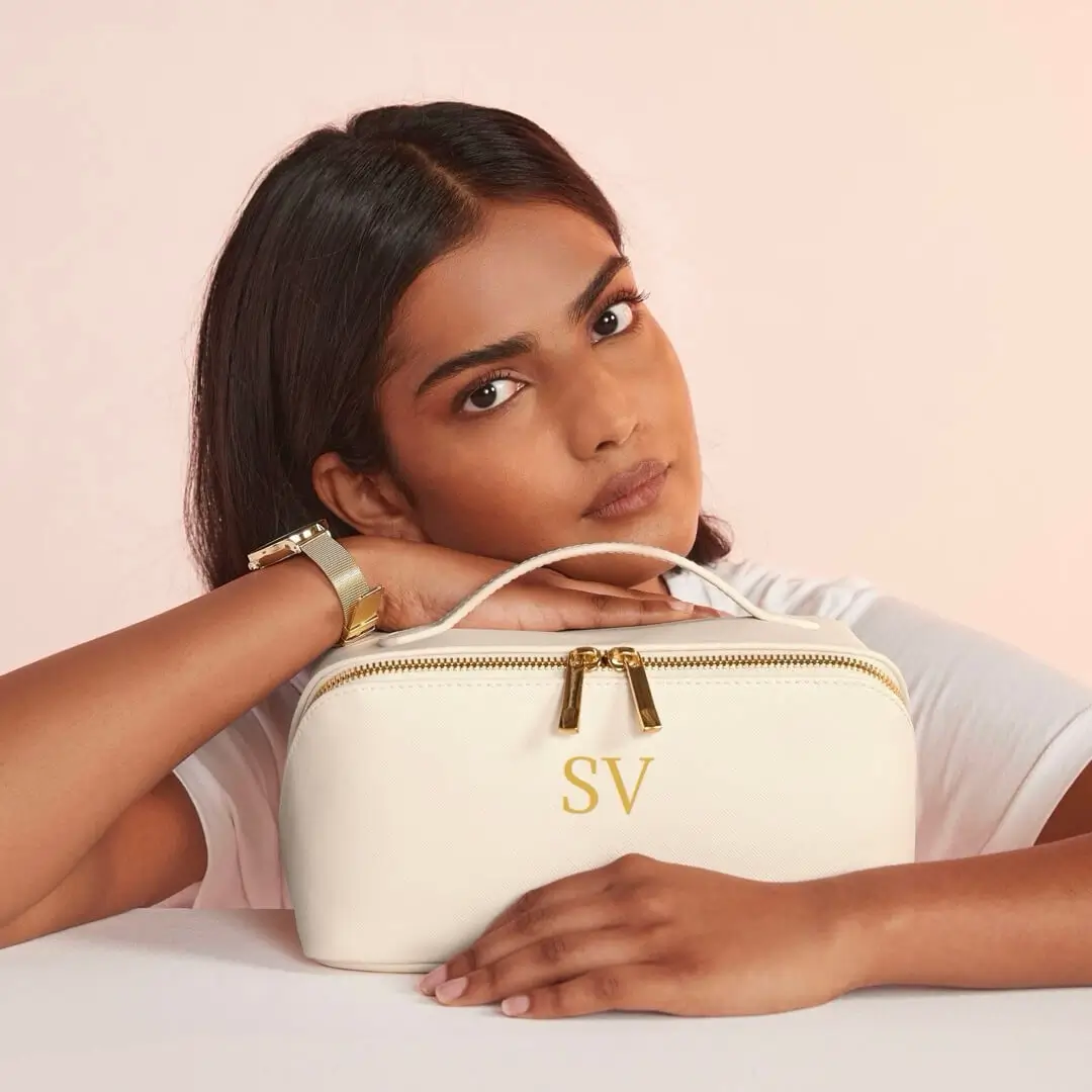 neceser organizador de viaje para mujer con apertura en plano